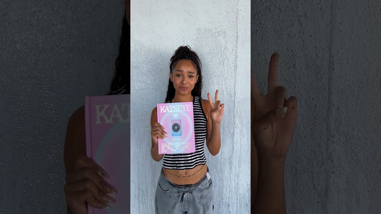 manon, blink twice if you need help 👁️👄👁️ #KATSEYE #KATSEYE_Manon #KATSEYE_SIS #SoftIsStrong