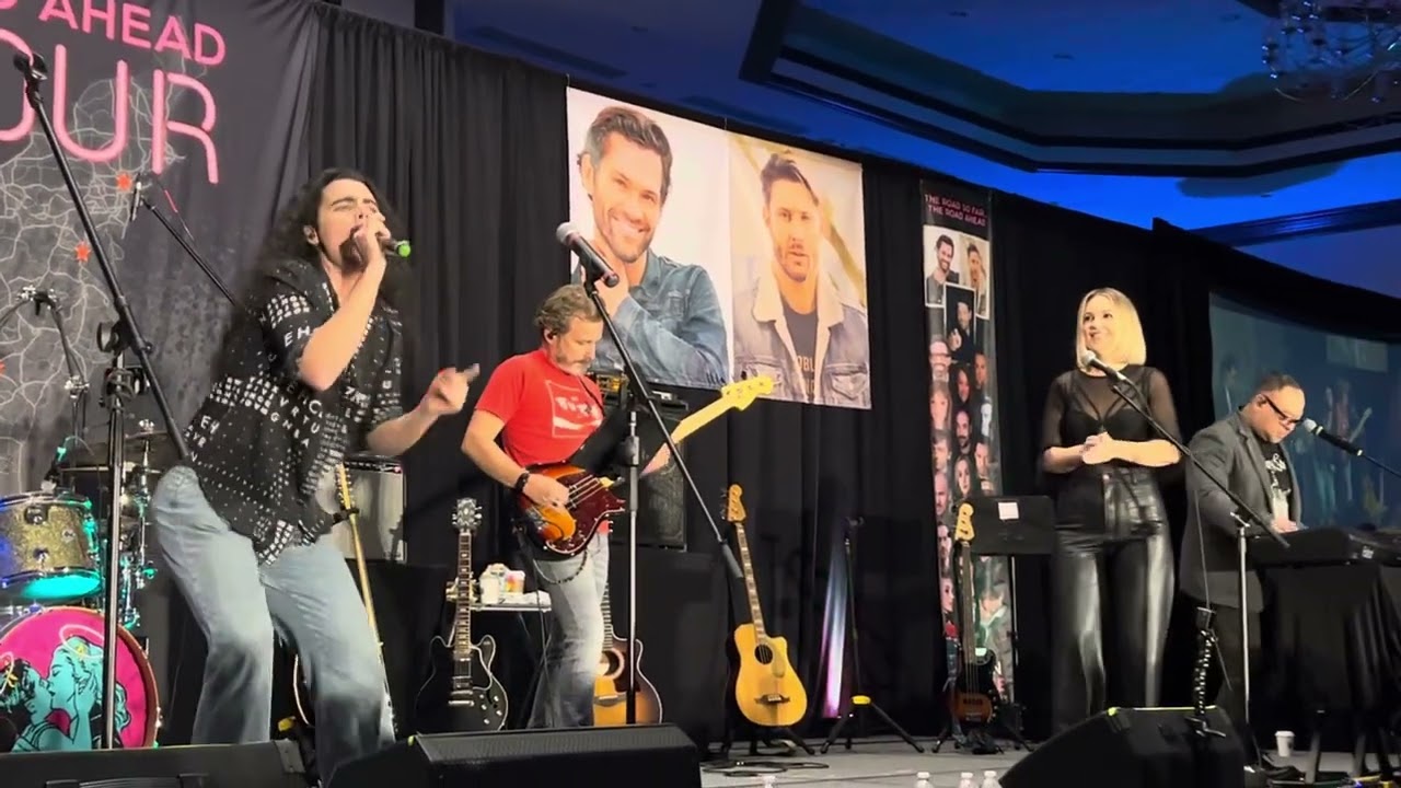 JoJo Fleites singing Don’t Stop Me Now w/Louden Swain at SNS Jaxcon Nov 2023