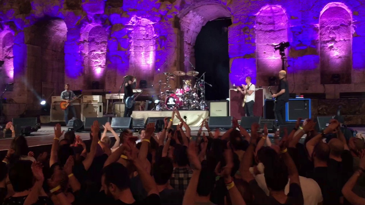 Foo Fighters with Harper Grohl - We Will Rock You (Greece, 2017)