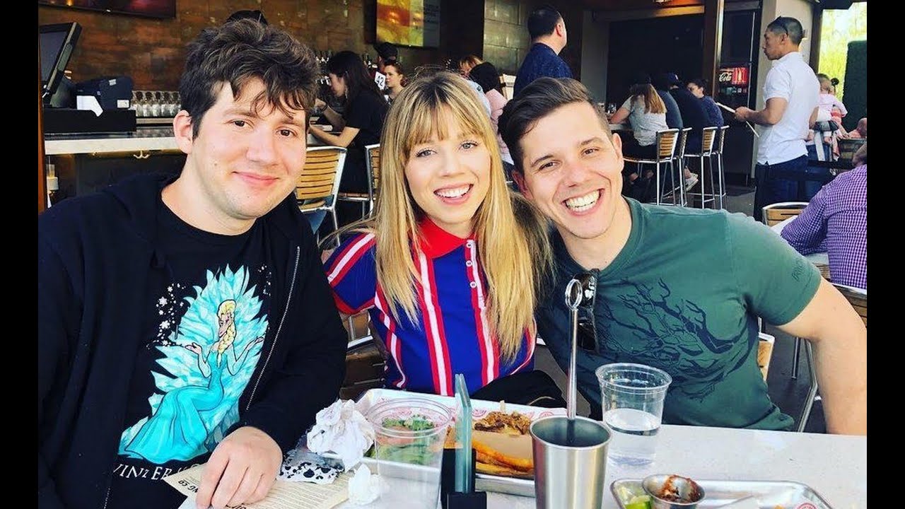 Jennette McCurdy Husband, Kids, Brothers, Mother, Father (Family Members)