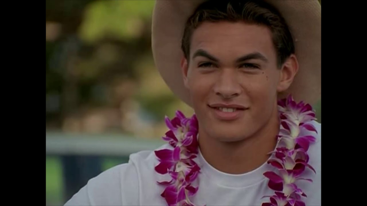 Baywatch 10x01 scene