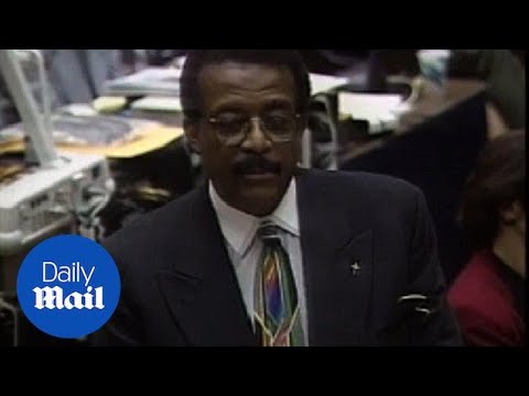 Johnnie Cochran on OJ: If it doesn't fit, you must acquit - Daily Mail