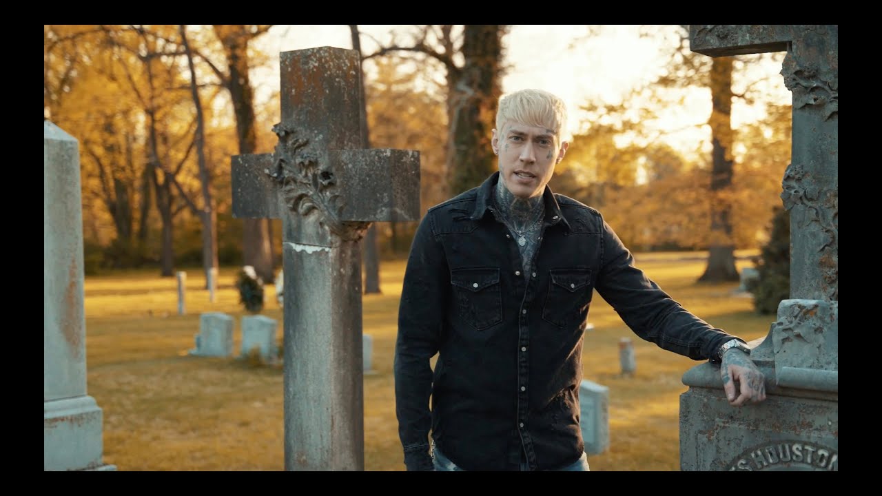 Trace Cyrus - PRAY AT NIGHT official video