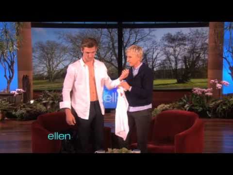 Alex Pettyfer Loses His Shirt!