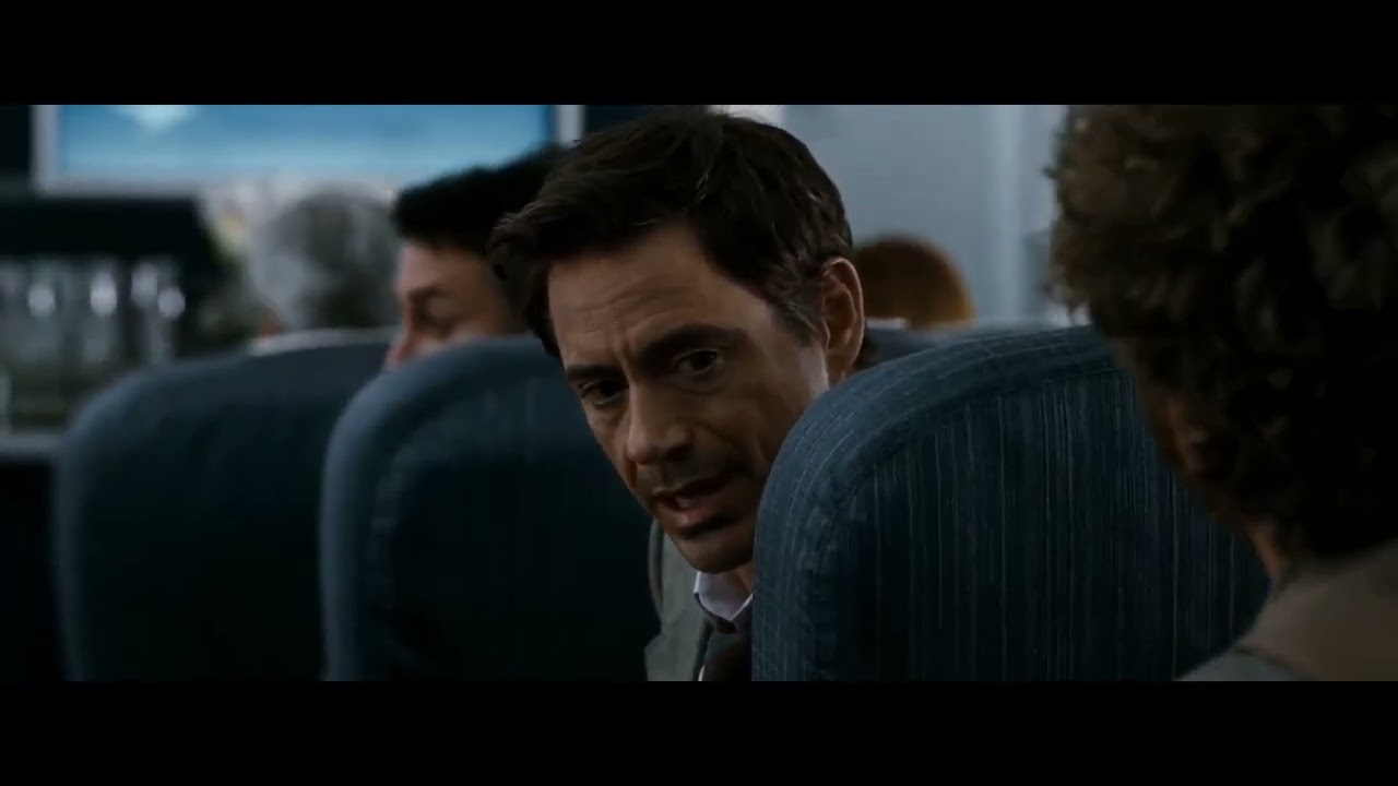 Todo un Parto | Escena Bajan del Avión a Ethan y Peter por Decir Palabras Indebidas en el Avión