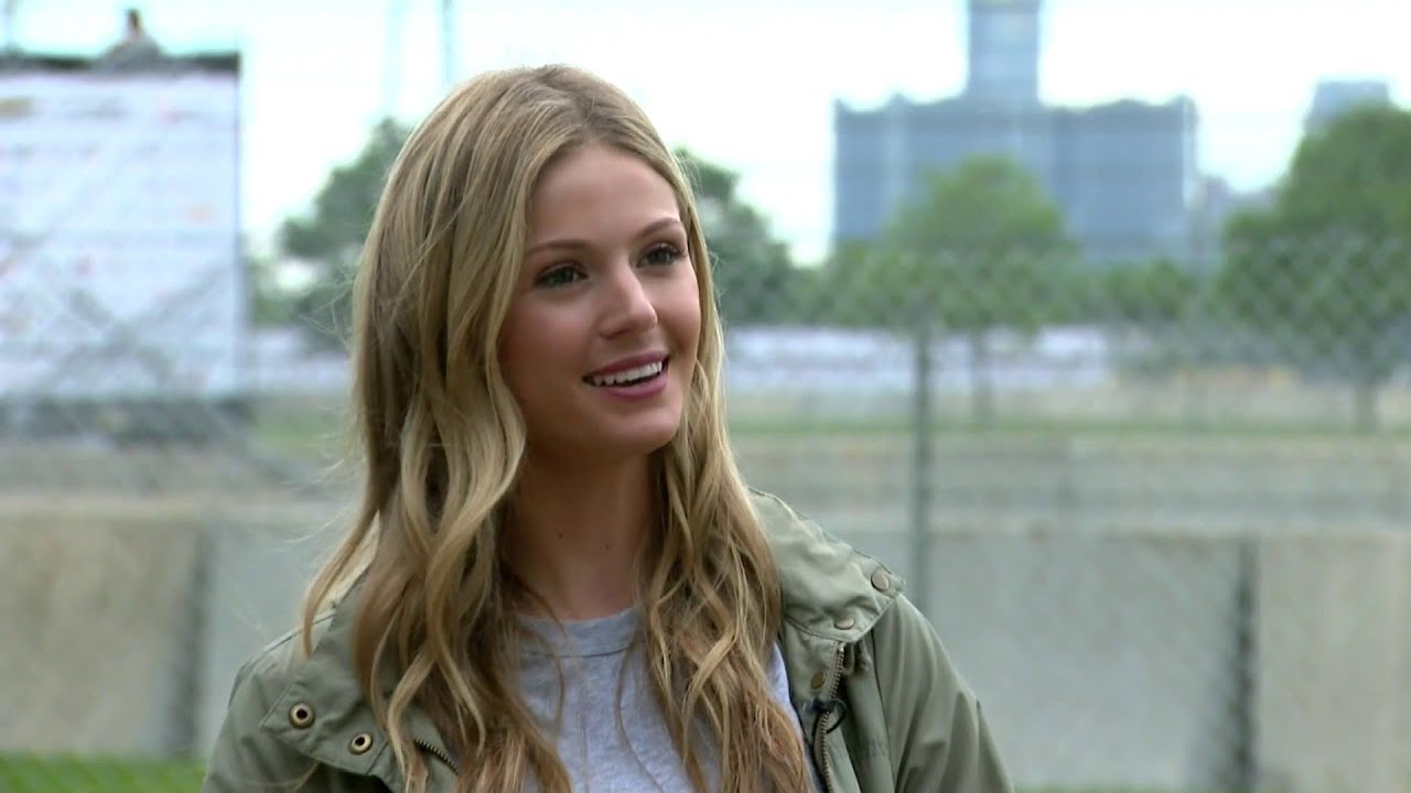 Actress Rebecca Dalton prepares for husband to race in Detroit Grand Prix