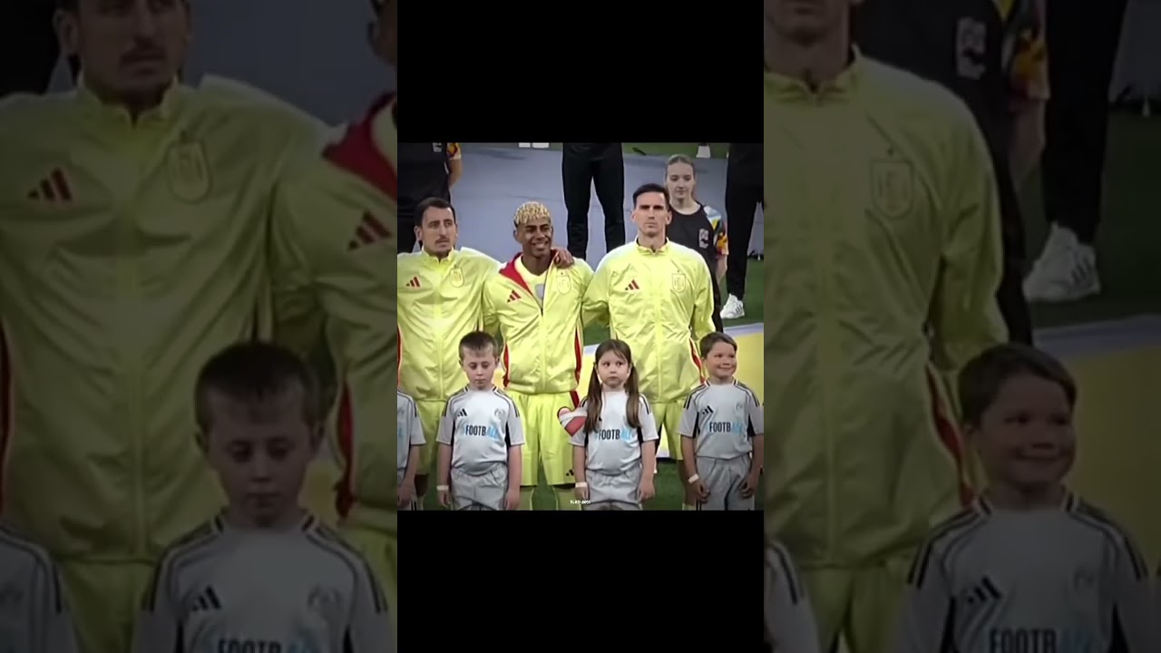 Yamal smiles at his father 🥺❤️ #edit #capcut #football #family #hearttrend #futbol #shorts #ryan