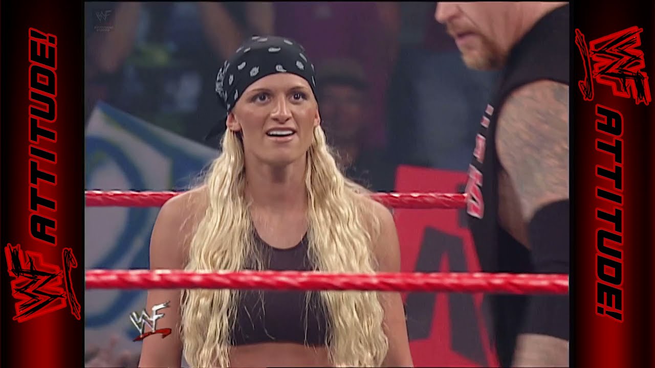 DDP vs. Sara w/ Undertaker | RAW IS WAR (2001)